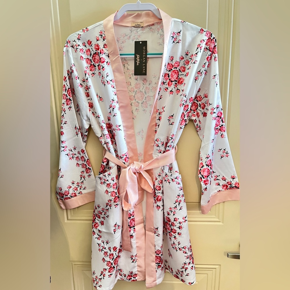 Morgan Lane Satin Bathrobe Designed for FabFitFun Bathrobe~Subtle Pink Floral🌸